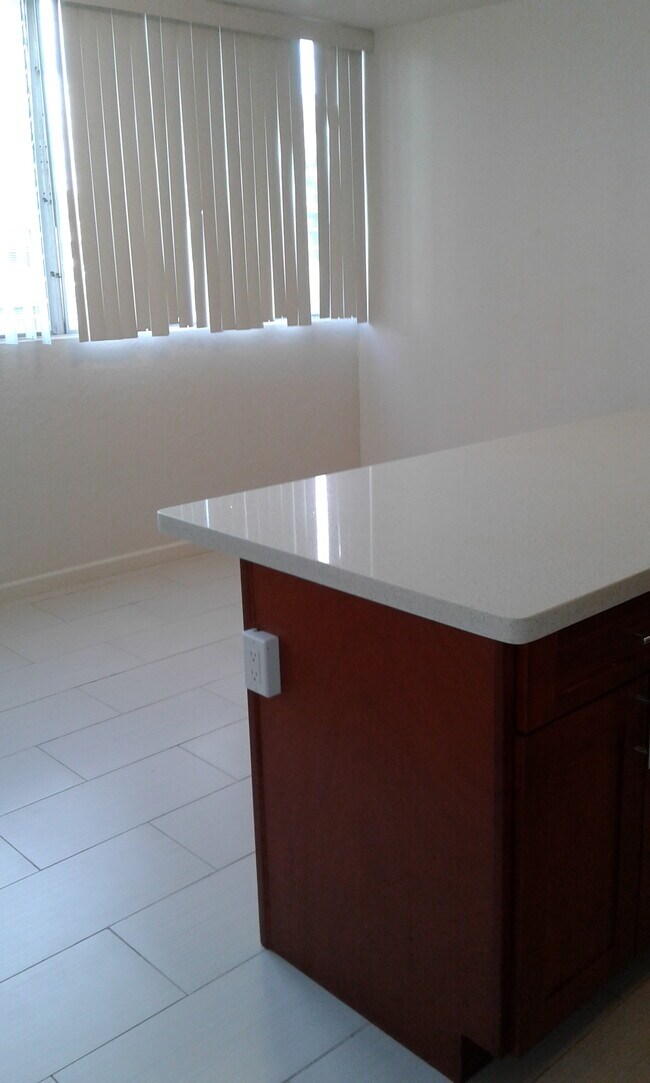 Foto del edificio - 95029 Kuahelani Ave