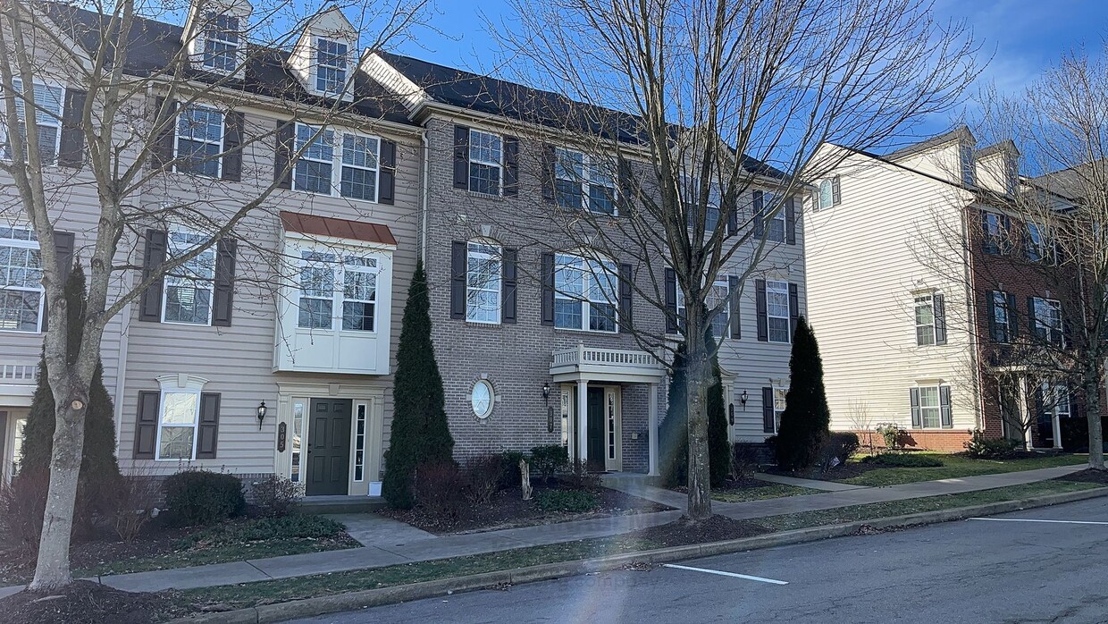 Primary Photo - Beautiful, Large 3 Bedroom in Cranberry Twp!