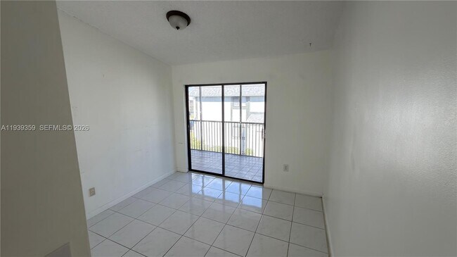 Foto del edificio - 468 NE 206th Ln