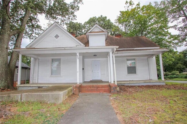 Building Photo - 400 E Sprague St