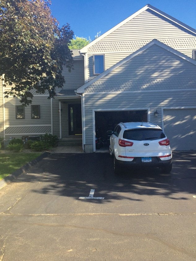 1 car garage and 2 parking spots - 119 Buckland St