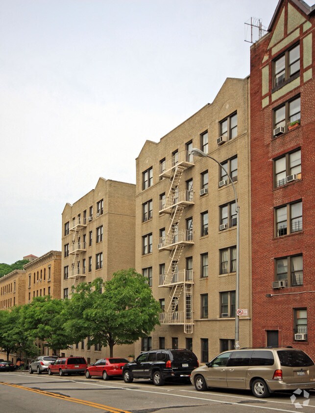 Primary Photo - 20 SEAMAN AVE