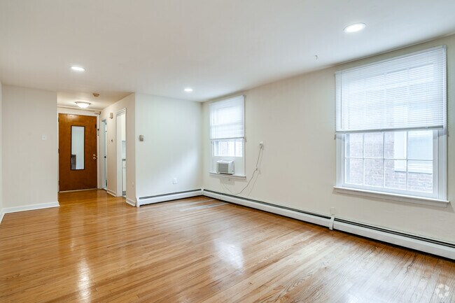 Studio - 350SF - 427 S 8th St