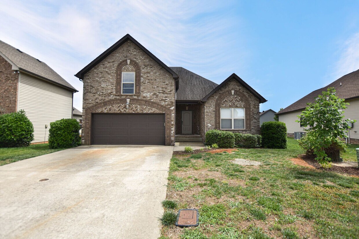 Foto principal - Pet Friendly Three Bedroom with Bonus!