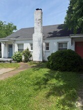 Building Photo - 1011 Broadmoor Dr