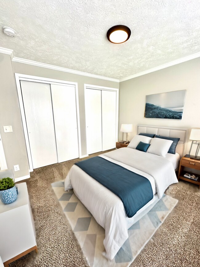Building Photo - 2 bed 1 bath with W/D In Unit