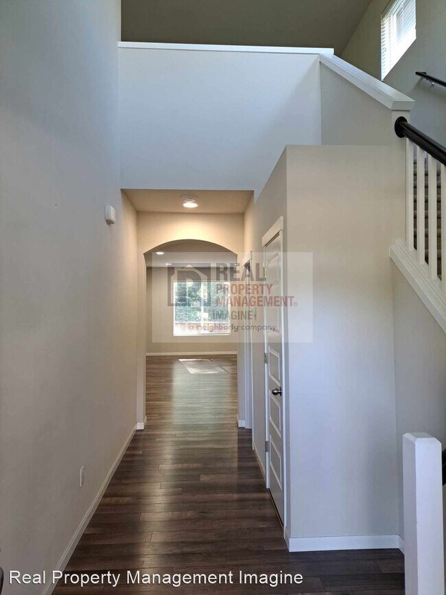 Building Photo - 3 br, 3 bath House - 3966 Campus Willows L...