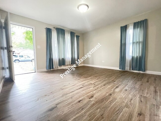 Building Photo - 3 Bed 1 Bath Home in Griffith