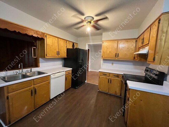 Building Photo - 9801 Greenlee Rd