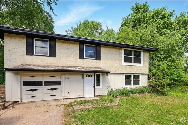 Building Photo - 690 Greene Ave N