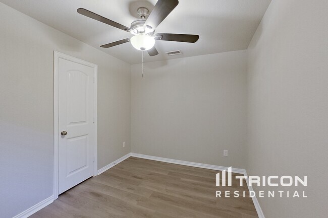 Foto del edificio - 1701 Crimson Ave