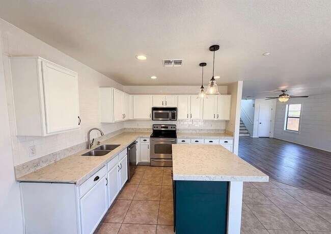 Foto del edificio - 7501 E Deer Valley Rd