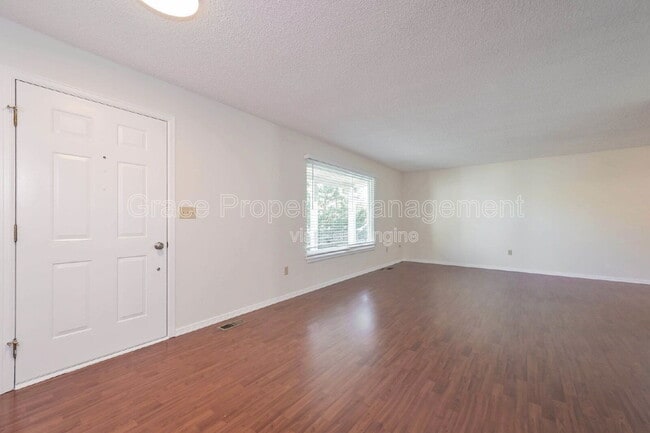 Foto del edificio - 580 E Kettle Ave