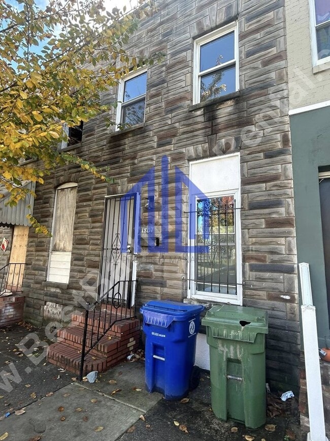 Photo - 1807 Ramsay St House