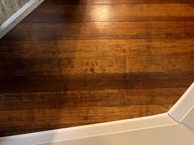 1913 Original wood floors - 916 8th Ave