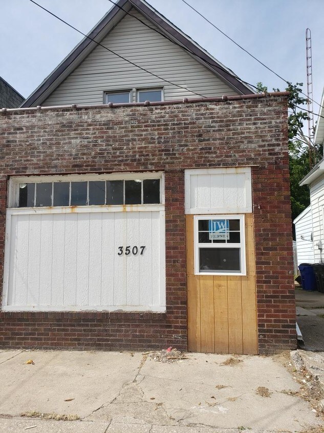 Primary Photo - 3507 Upton -