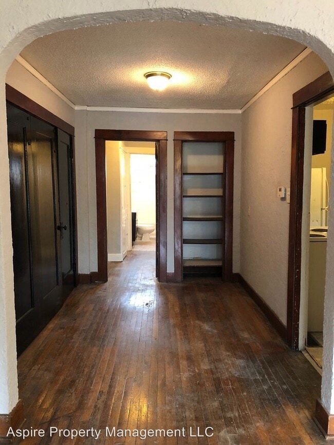 Foto del edificio - 1 br, 1 bath Apartment - 2806 N Main St