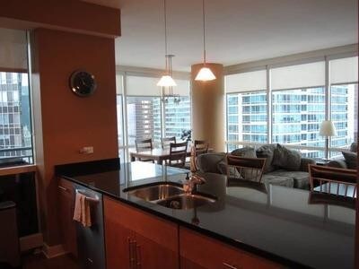 Foto del edificio - 338 W Ontario St