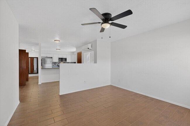 Foto del edificio - Close in West Side 2 bedroom 1.75/ba 1/cg