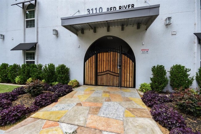 Foto del edificio - 3110 Red River St