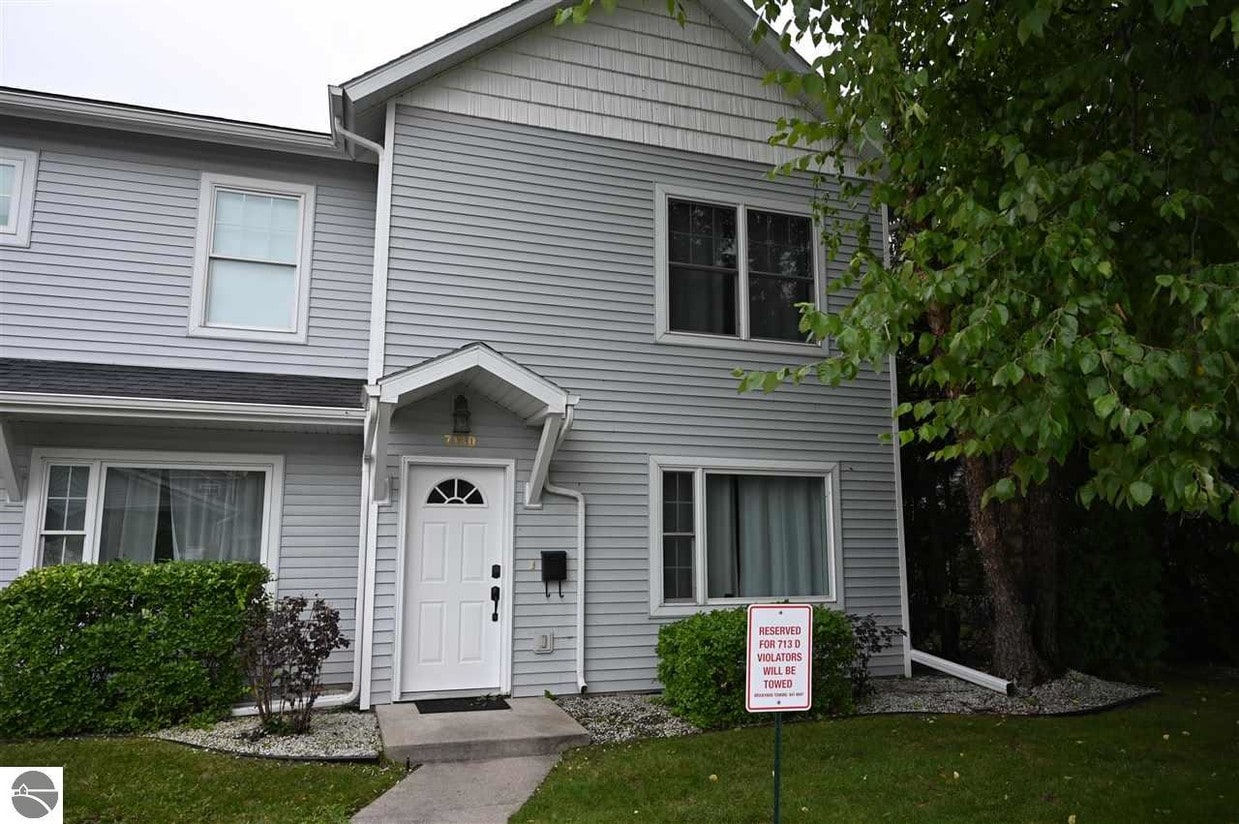 713 Lake Ave, Traverse City, MI 49684 House Rental in Traverse City