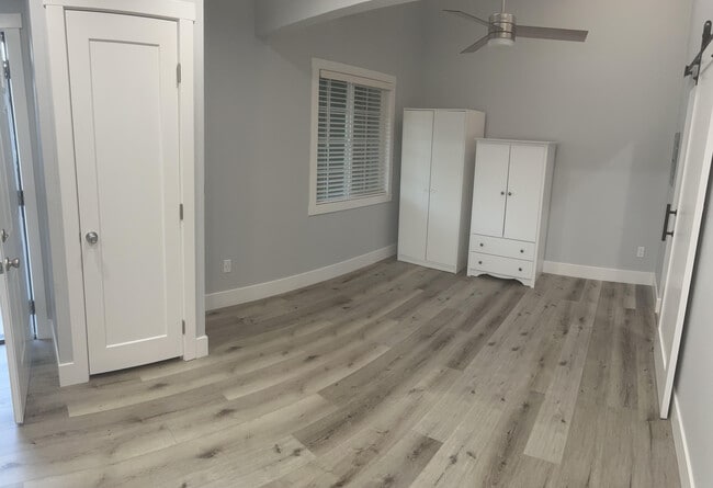 Open Bed Space - 917 Clemensen Ave House