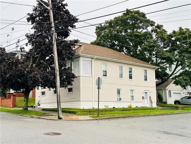 Foto del edificio - 245 Farmington Ave