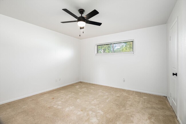 Building Photo - 416 Southern Oaks Dr