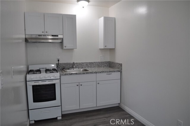 Foto del edificio - 21808 Walnut Ave