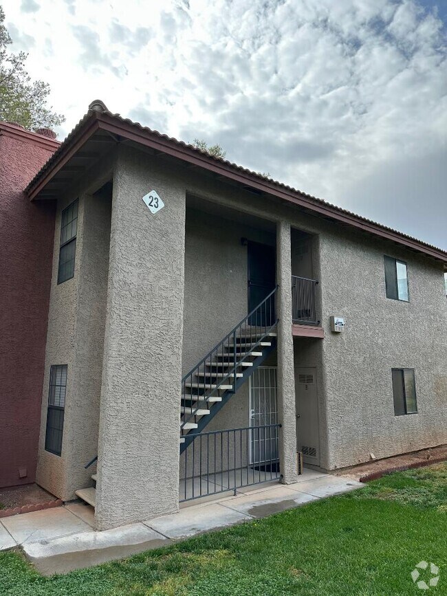 Building Photo - 5576 W Rochelle Ave.