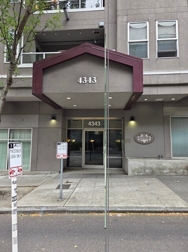 Foto del edificio - 4343 Roosevelt Way NE