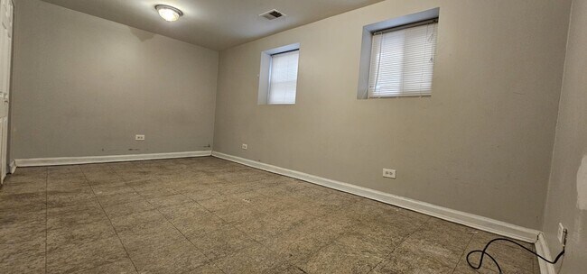 Photo - 2308 N Meade Ave Apartment