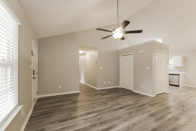 Foto del edificio - 6319 Fresh Wind Ave