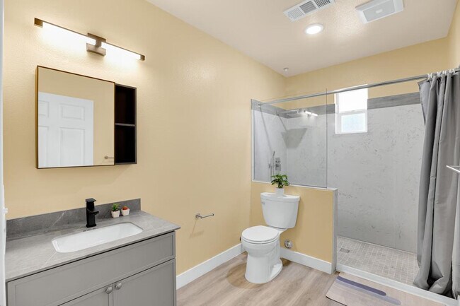 Building Photo - 4026 Bismarck Dr