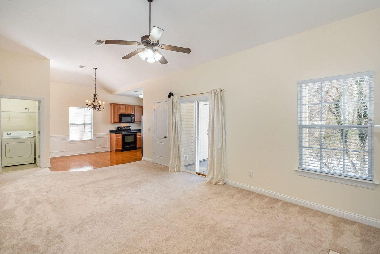 Foto principal - 2 Bed - 2 Bath West Nashville Condo