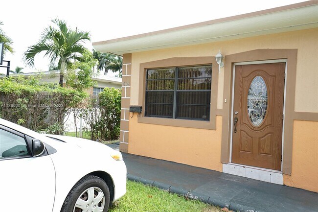 Foto del edificio - 1500 NE 109th St