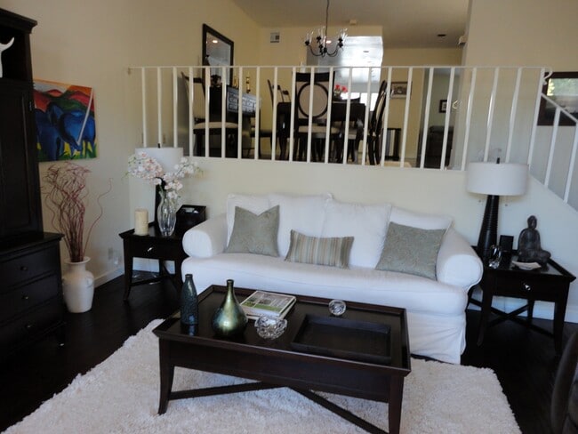 Building Photo - 1551 Palisades Dr