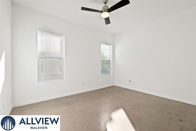 Foto del edificio - 261 N Sycamore St