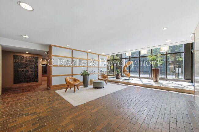 Foto del edificio - 5445 N Sheridan Rd