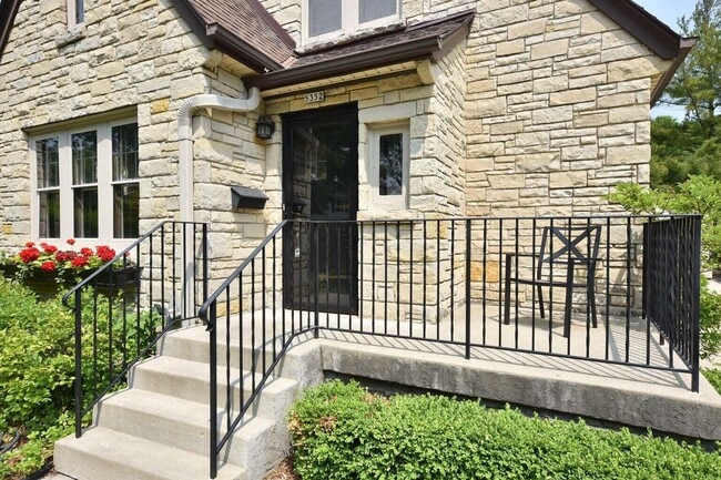 Building Photo - 5352 N Kent Ave