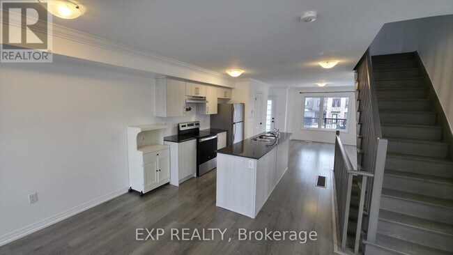 Photo du bâtiment - 111 Fairlane Ave