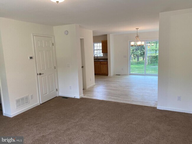 Building Photo - 303 Bondsville Rd