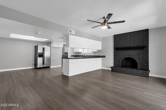 Foto del edificio - 2130 W Devonshire St