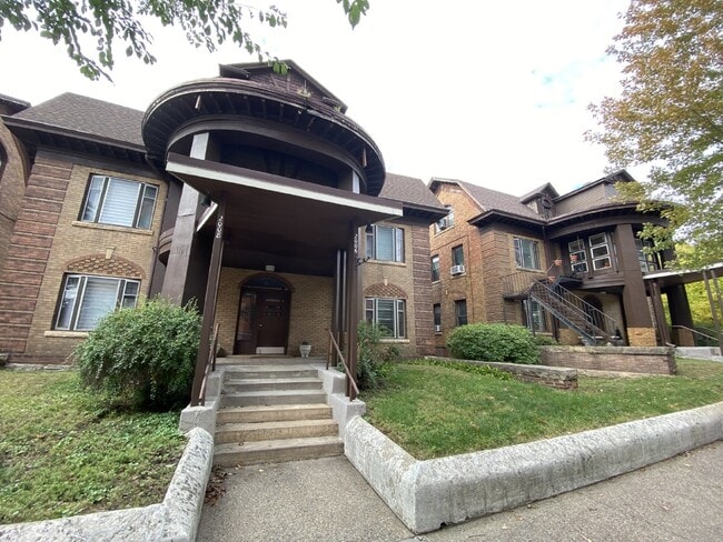 Building Photo - Upper level Corner Unit 1 Bed 1 Bath near Lake of the Isles and Walker Art Center! Description