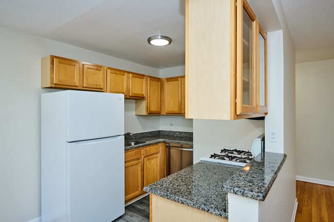 Building Photo - 2424 W Estes Ave