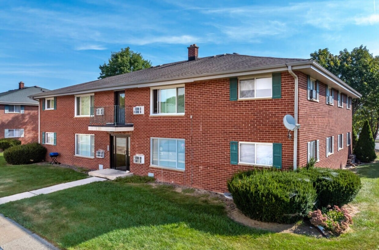Foto principal - Lower 2 Bed/1 Bath Apartment Available!
