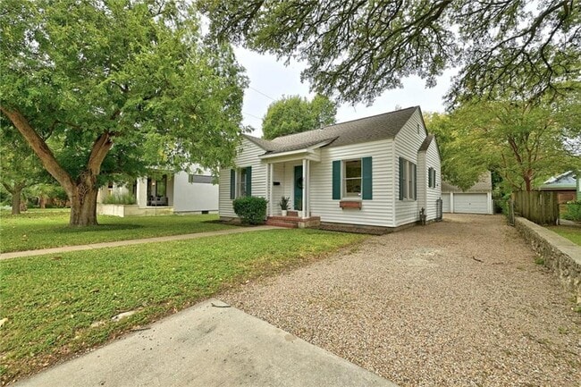 Building Photo - 2904 Kerbey Ln