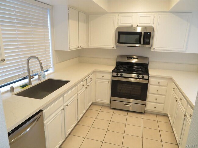 Building Photo - 12415 Riverside Dr