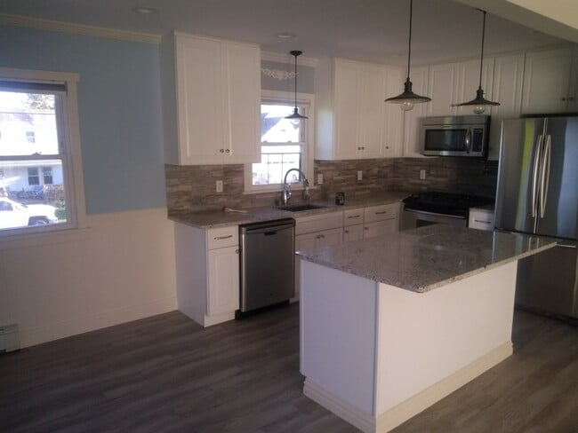 Kitchen, open concept - 622 1st Ave