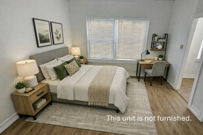 Building Photo - 1005 W 23rd St